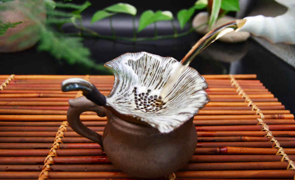 大宋定窯設(shè)計(jì)的銀杏葉茶漏，堪稱茶漏界的顏值擔(dān)當(dāng).jpg