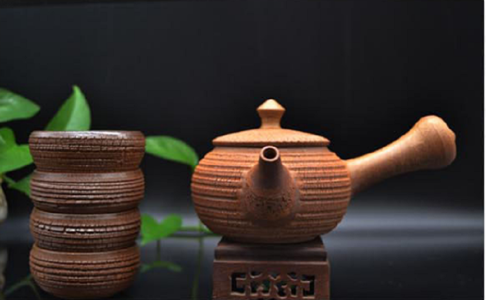 大宋定窯的這款開裂壺，隨壺贈送四個精美的開裂杯