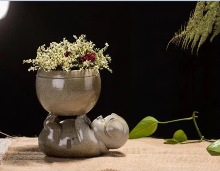 大宋定窯設(shè)計(jì)的小豬花盆，是精美的藝術(shù)品擺件