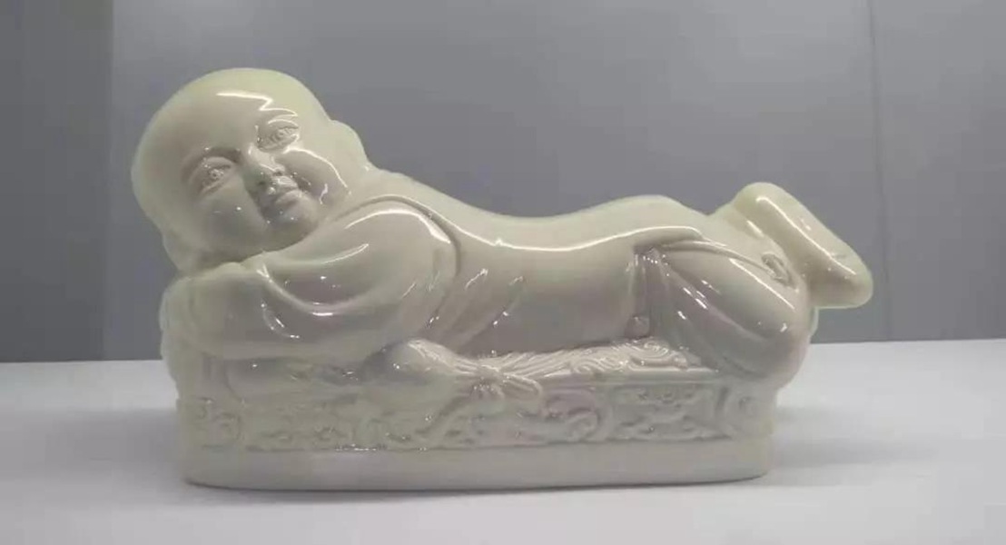 大宋定窯設(shè)計(jì)的定窯孩兒枕，與故宮博物院收藏的基本相似
